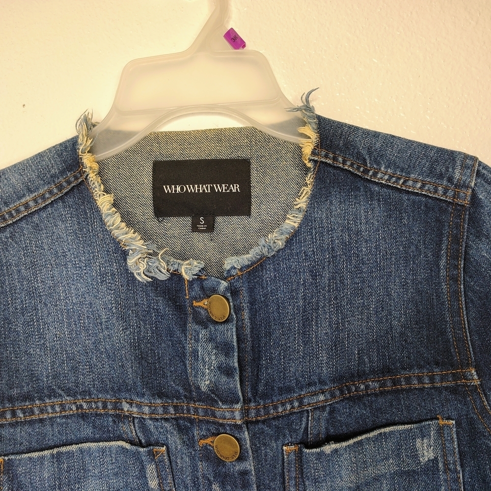 Who What Wear Denim Jacket Womenâs Small Raw Hem Button Front Blue - Picture 2 of 12